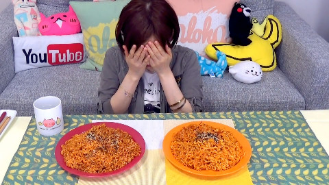 【木下大胃王】辣哭了!五包韩国超级辣的三养火鸡拌面尝试 @柚子木字幕组